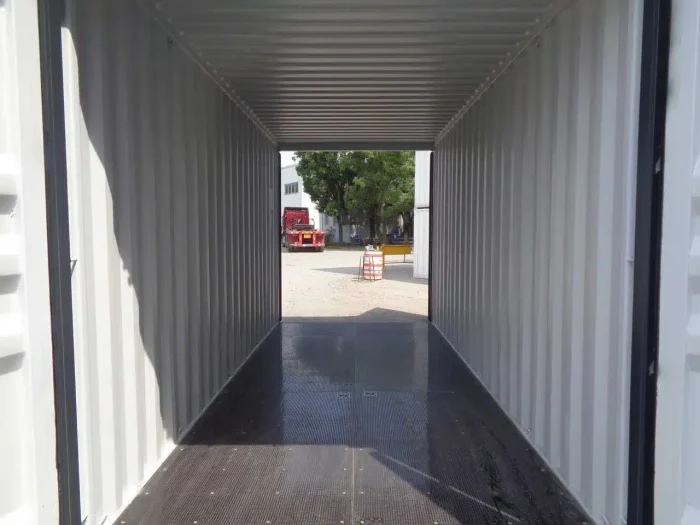 20_fuss_high_cube_double_door_seecontainer_tueren_offen.webp 20_fuss_high_cube_double_door_seecontainer_tueren_offen.webp