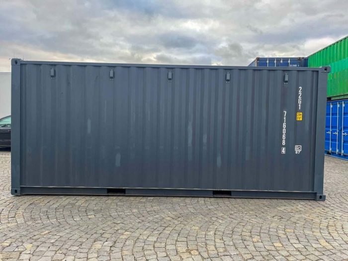 20ft Container Garage mit Sektionaltor RAL 7016 (7) 20ft Container Garage mit Sektionaltor RAL 7016 (7)